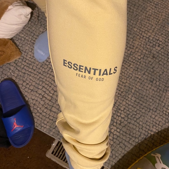 Fear Of God Essentials Joggers Exclusive Yellow Cream Large - Picture 4 of 14